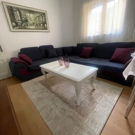 The Urbanite Apartman *
